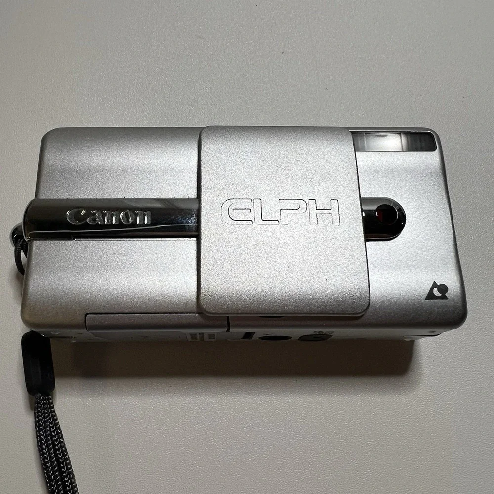 CANON ELPH Z3 COMPACT DIGITAL APS POINT & SHOOT FILM‎ CAMERA W Tripod - Untested